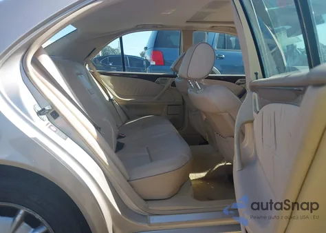 2000 Mercedes-Benz E 320 from USA, damaged, VIN WDBJF65J7YB004634